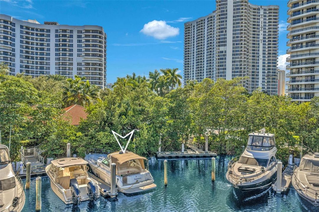Deep-water boat slip featuring concrete pilings and fixed dockage
