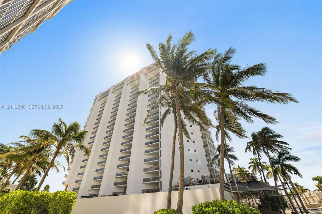 For Sale: $2,750,000 (3 beds, 2 baths, 2380 Square Feet)