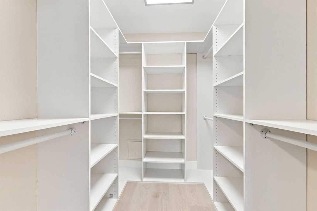 Mbr Closet