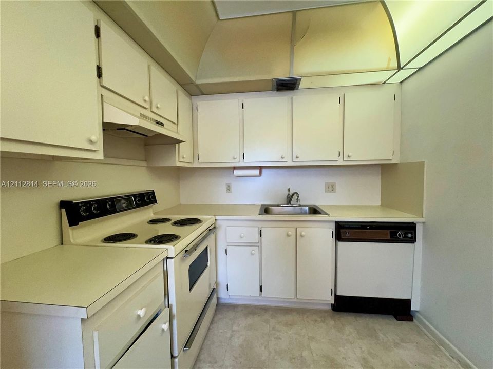 For Sale: $125,000 (2 beds, 1 baths, 953 Square Feet)