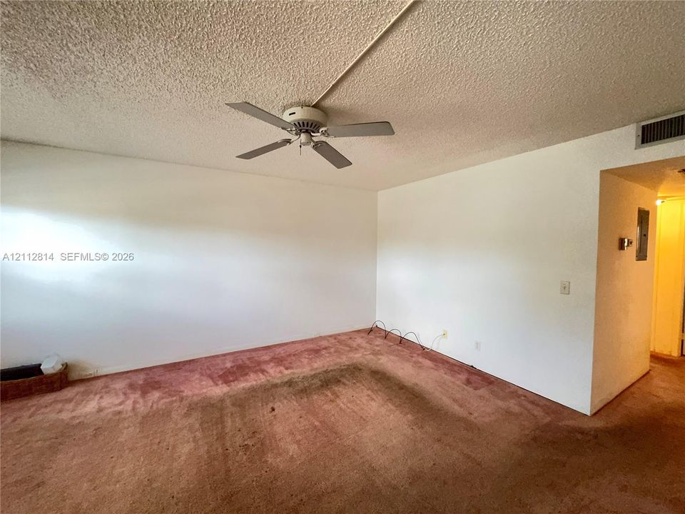 For Sale: $125,000 (2 beds, 1 baths, 953 Square Feet)