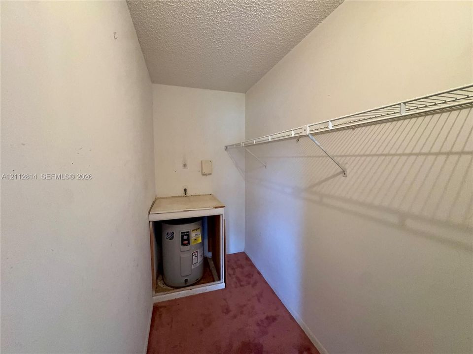 For Sale: $125,000 (2 beds, 1 baths, 953 Square Feet)