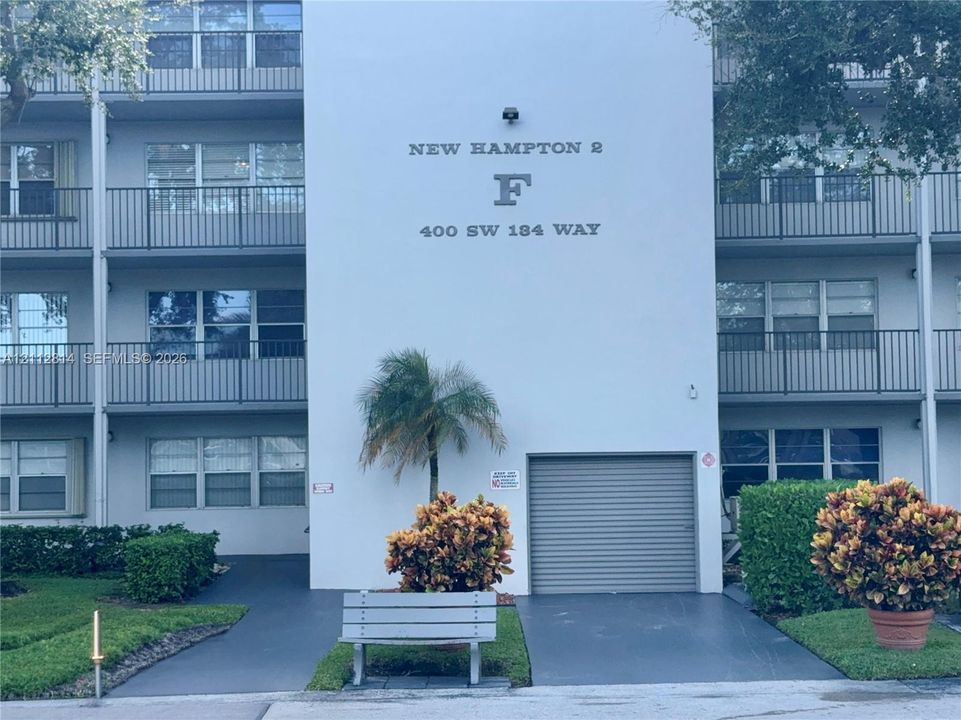 For Sale: $125,000 (2 beds, 1 baths, 953 Square Feet)