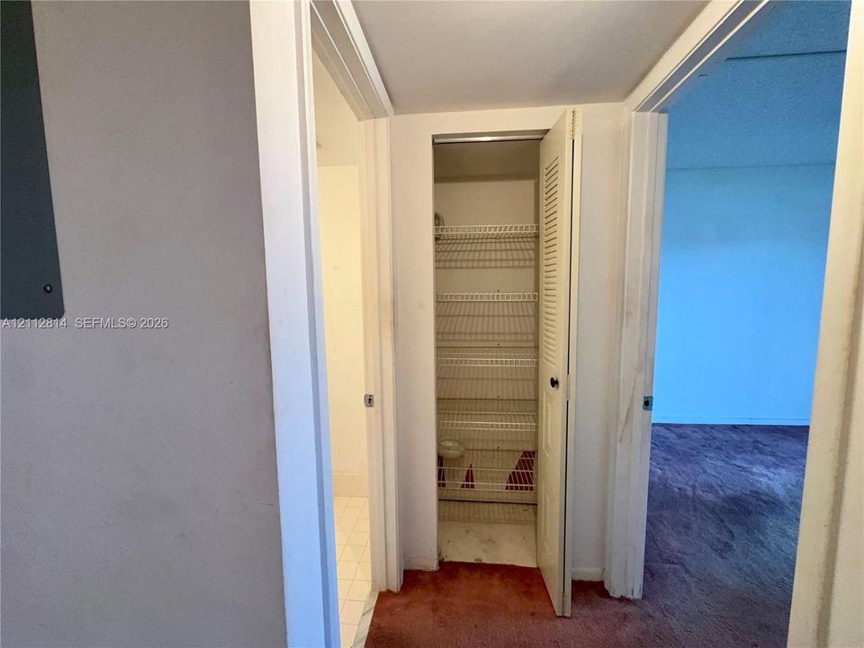 For Sale: $125,000 (2 beds, 1 baths, 953 Square Feet)