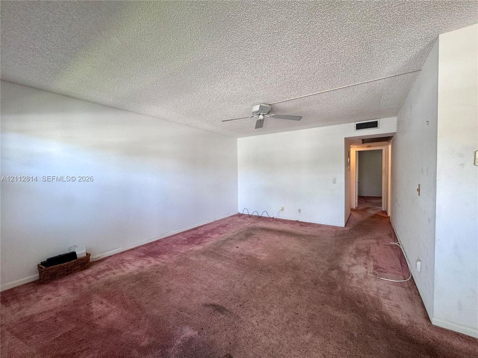 For Sale: $125,000 (2 beds, 1 baths, 953 Square Feet)