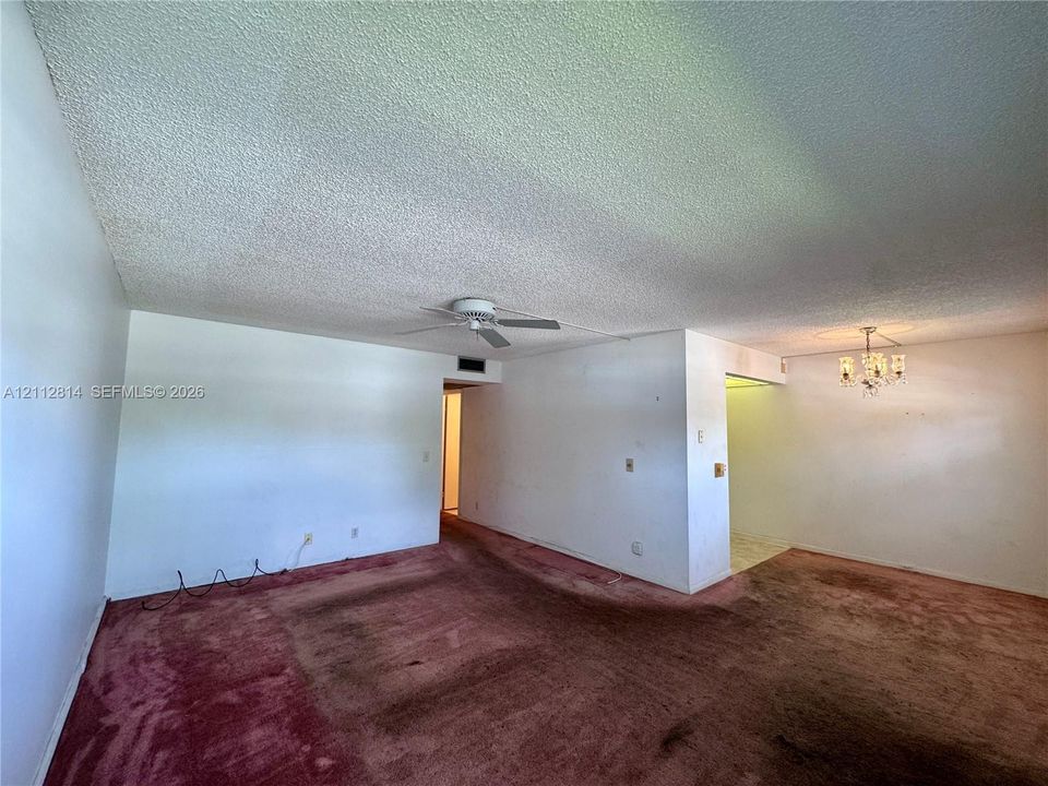 For Sale: $125,000 (2 beds, 1 baths, 953 Square Feet)