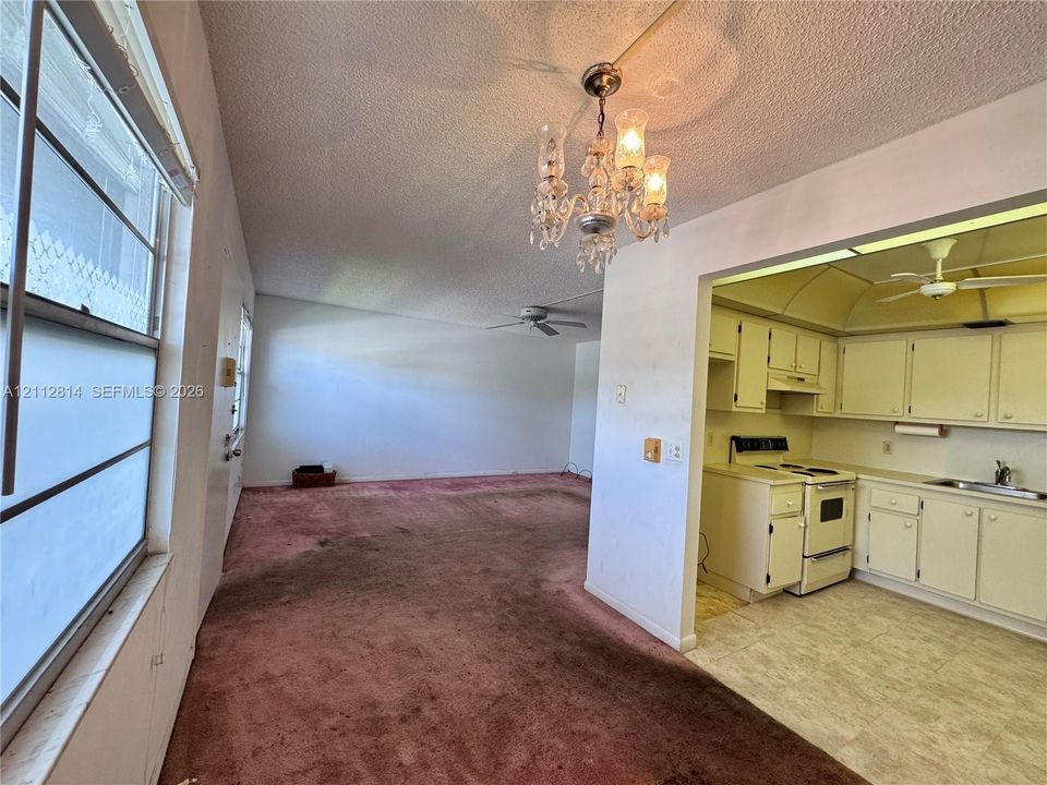 For Sale: $125,000 (2 beds, 1 baths, 953 Square Feet)