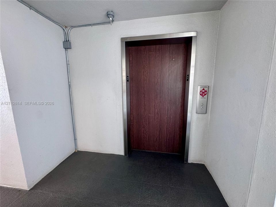 For Sale: $125,000 (2 beds, 1 baths, 953 Square Feet)