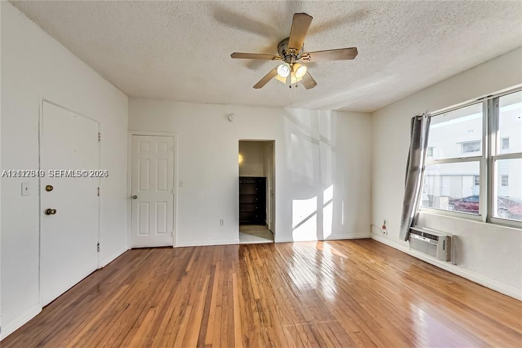 For Rent: $1,975 (1 beds, 1 baths, 400 Square Feet)