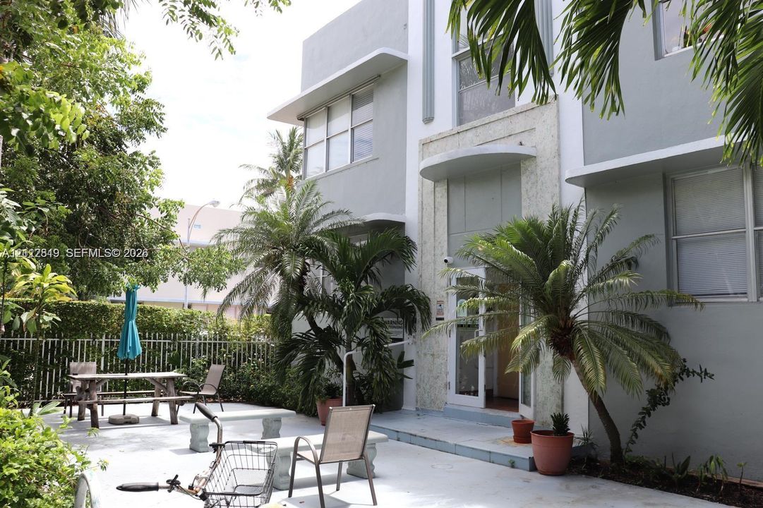 For Rent: $1,975 (1 beds, 1 baths, 400 Square Feet)