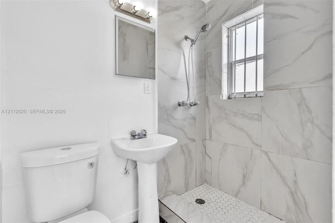 В аренду: $995 (0 спален, 1 ванн, 0 Квадратных фут)