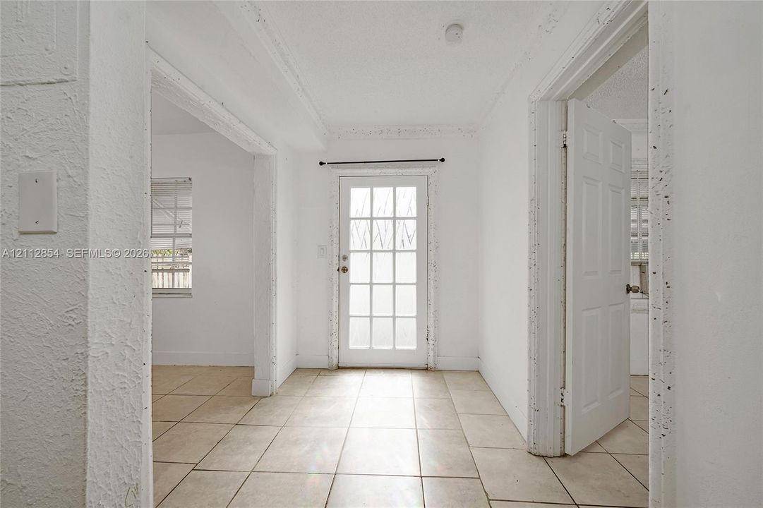 В аренду: $2,200 (2 спален, 1 ванн, 2573 Квадратных фут)
