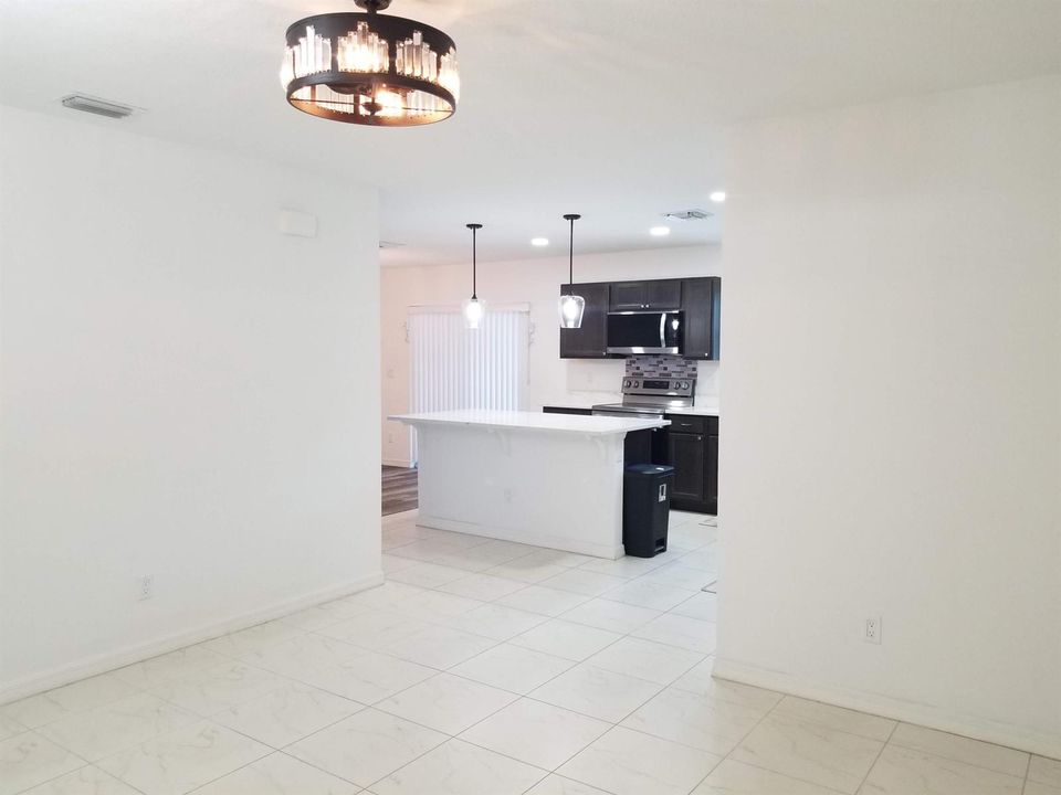 Foyer/Kitchen