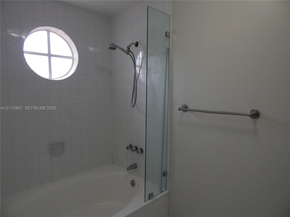 В аренду: $2,850 (3 спален, 2 ванн, 1216 Квадратных фут)