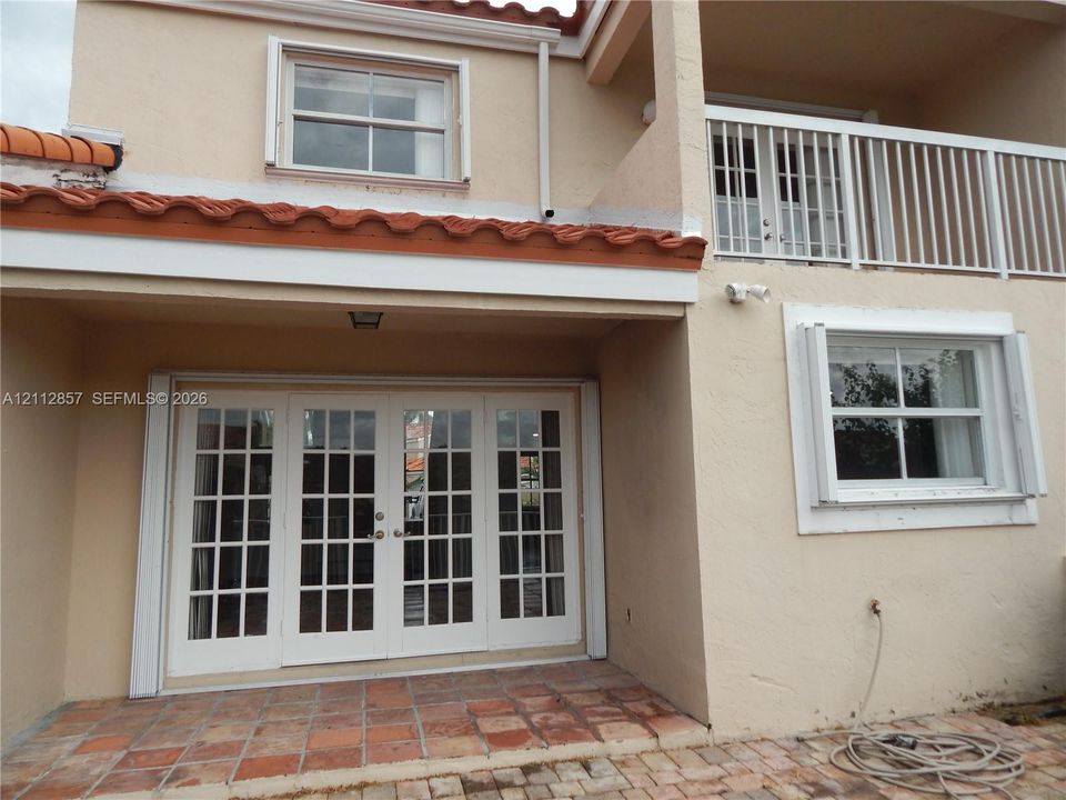 В аренду: $2,850 (3 спален, 2 ванн, 1216 Квадратных фут)