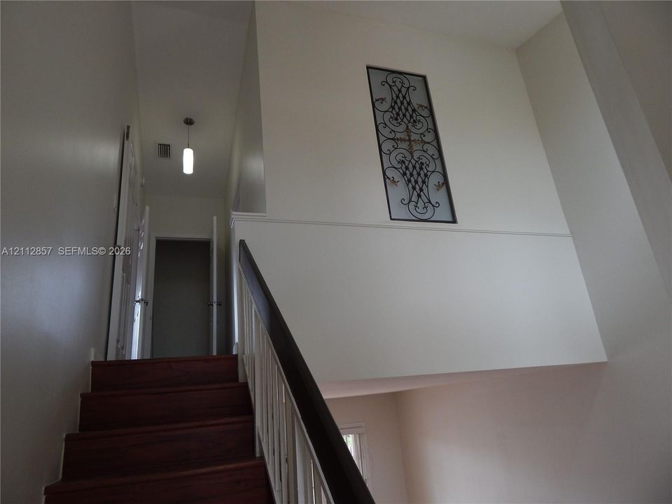 В аренду: $2,850 (3 спален, 2 ванн, 1216 Квадратных фут)