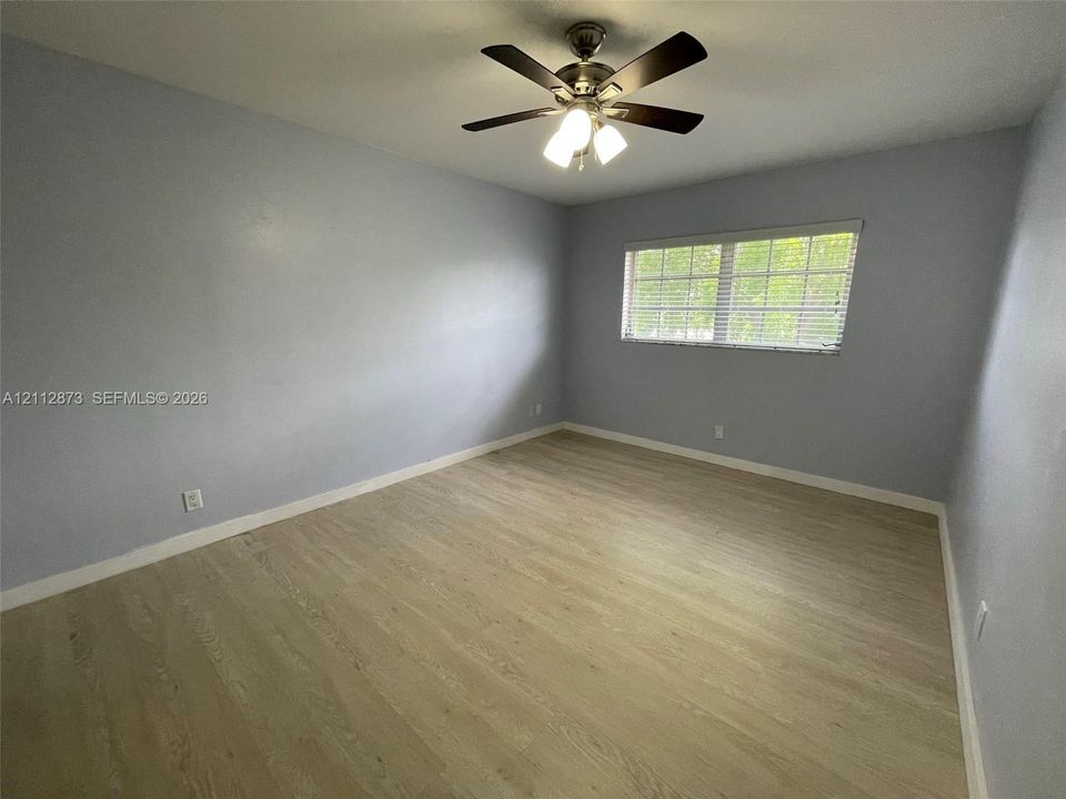 В аренду: $2,600 (2 спален, 1 ванн, 994 Квадратных фут)