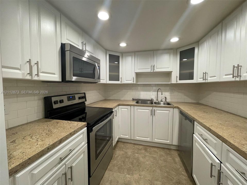 В аренду: $2,600 (2 спален, 1 ванн, 994 Квадратных фут)
