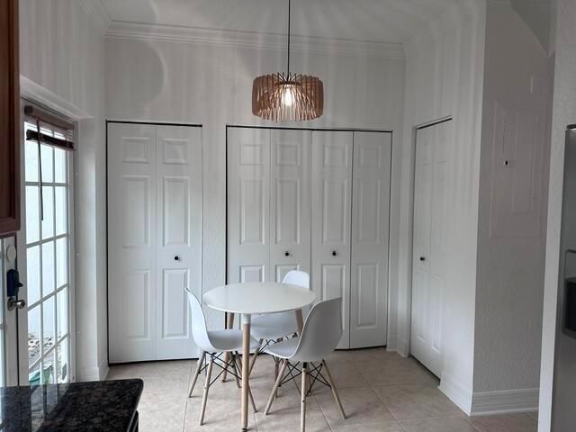 EAT IN KITCHEN