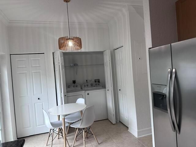 EAT IN KITCHEN WITH FULL SIZE LAUNDRY