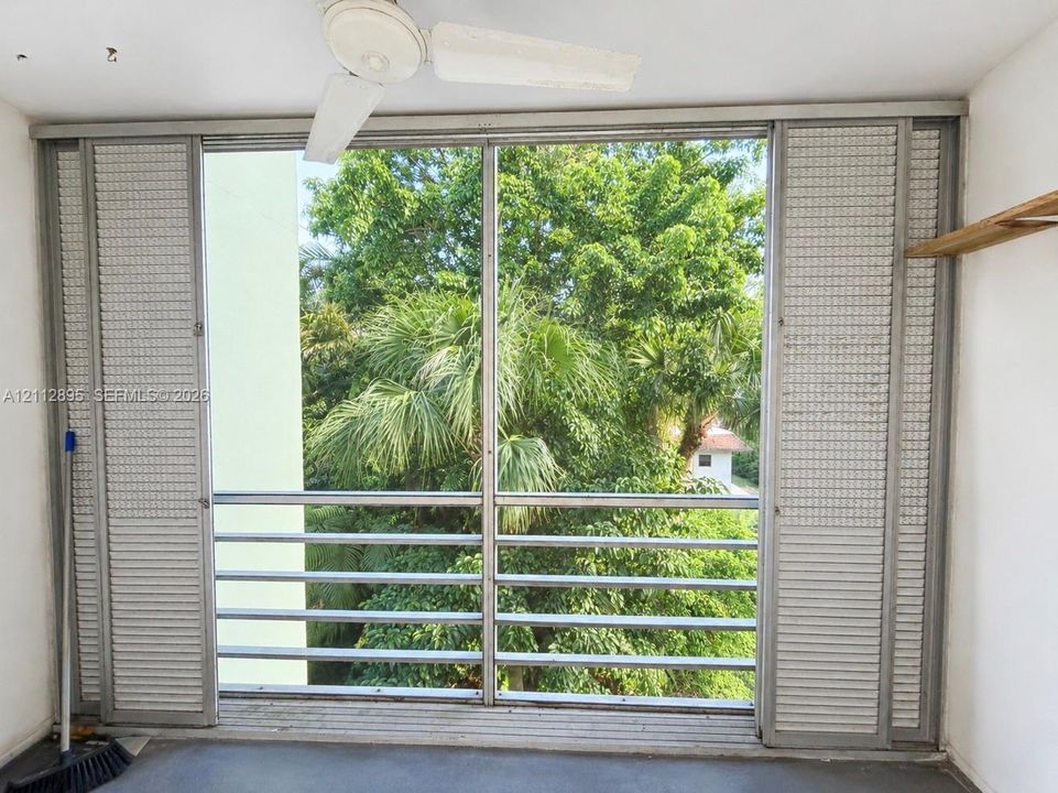 For Rent: $1,600 (1 beds, 1 baths, 728 Square Feet)