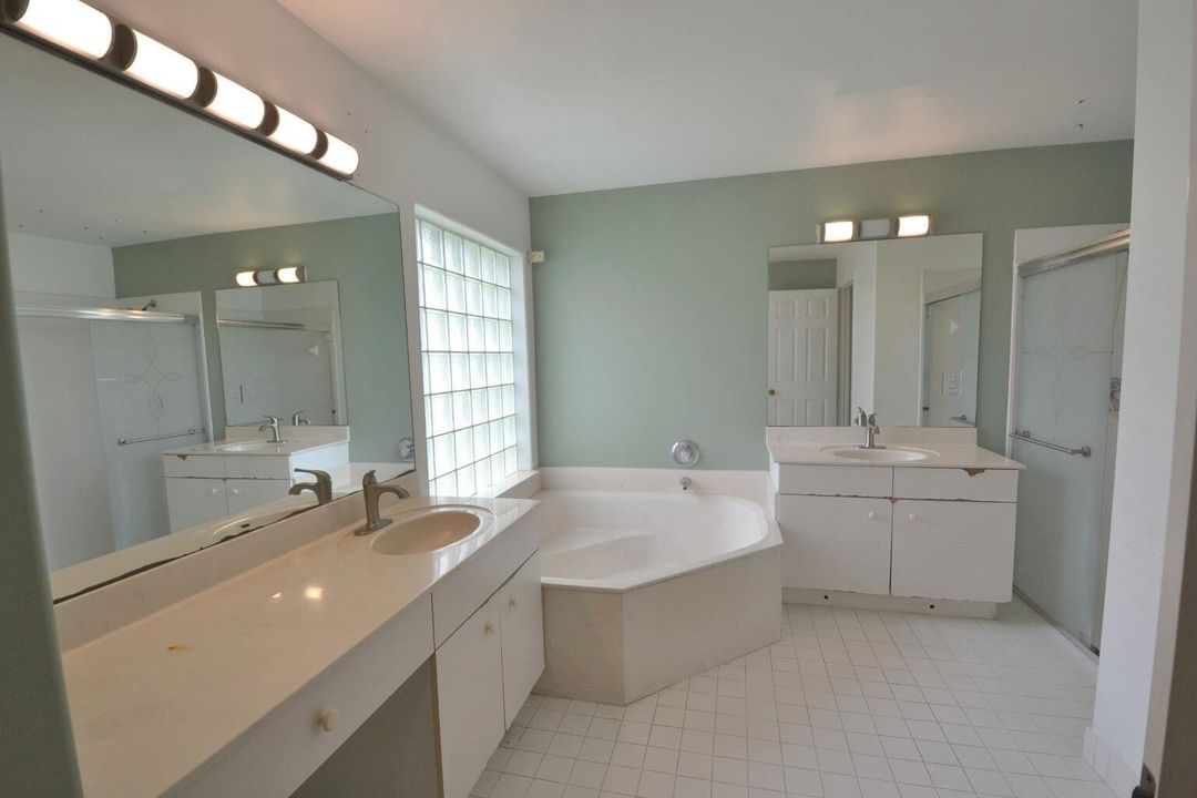 14_primary_bathroom