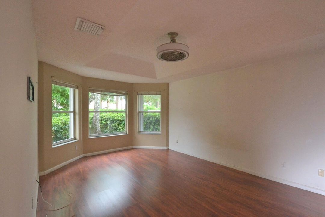 11_primary_bedroom_1