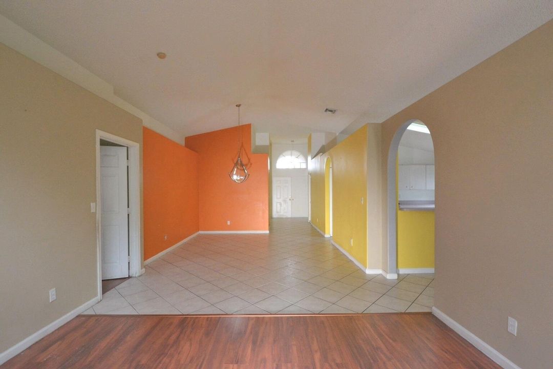 08_living_entry_2