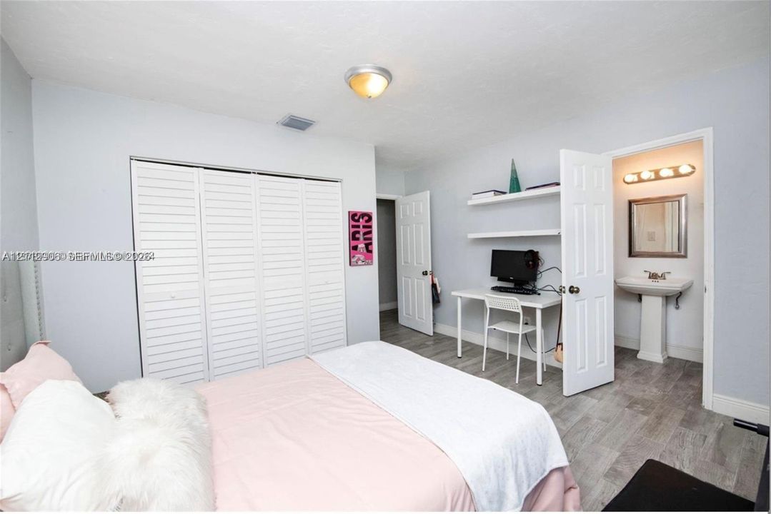 For Rent: $4,900 (4 beds, 2 baths, 1831 Square Feet)