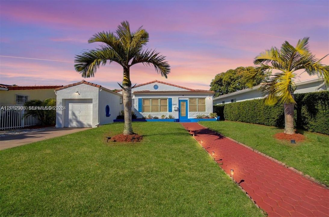 For Rent: $4,900 (4 beds, 2 baths, 1831 Square Feet)