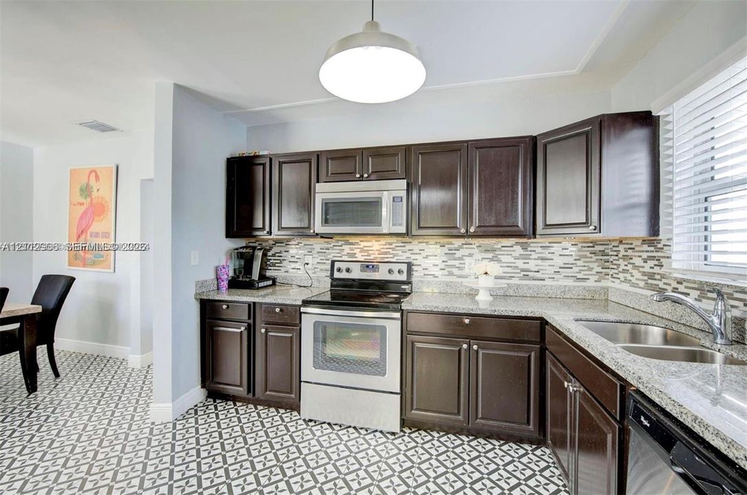 For Rent: $4,900 (4 beds, 2 baths, 1831 Square Feet)