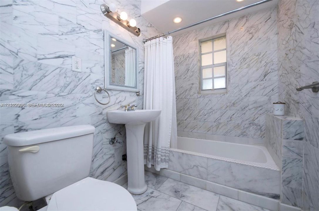 For Rent: $4,900 (4 beds, 2 baths, 1831 Square Feet)