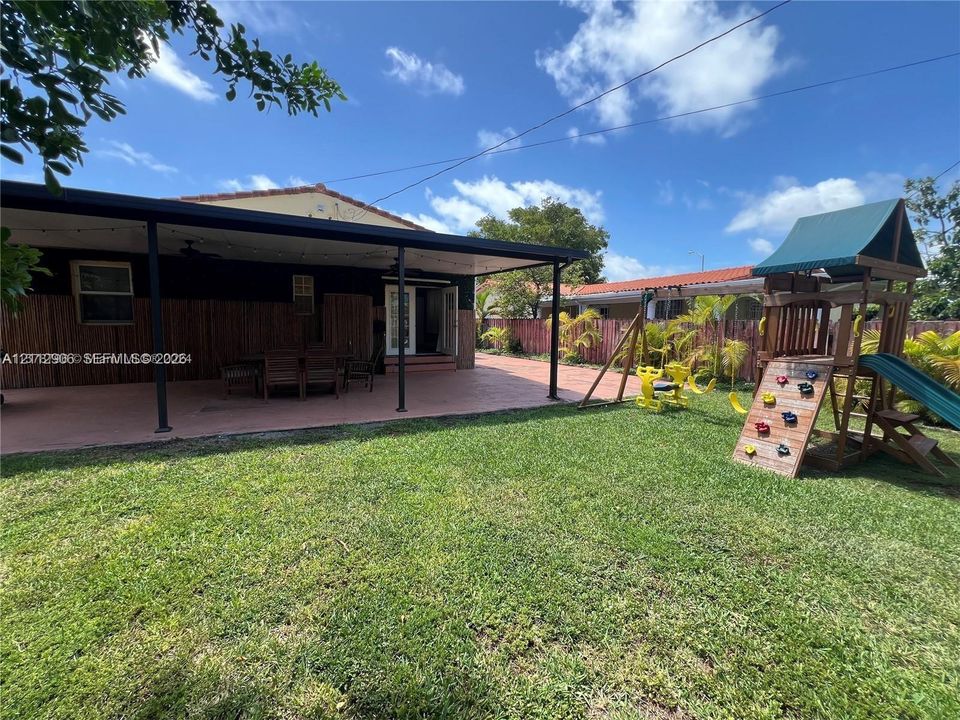 For Rent: $4,900 (4 beds, 2 baths, 1831 Square Feet)