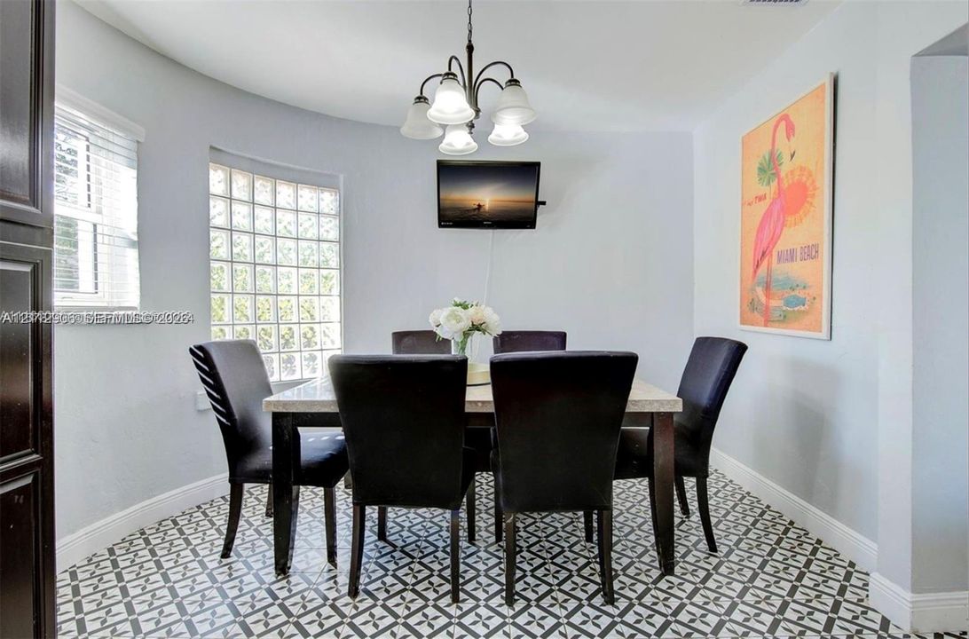 For Rent: $4,900 (4 beds, 2 baths, 1831 Square Feet)