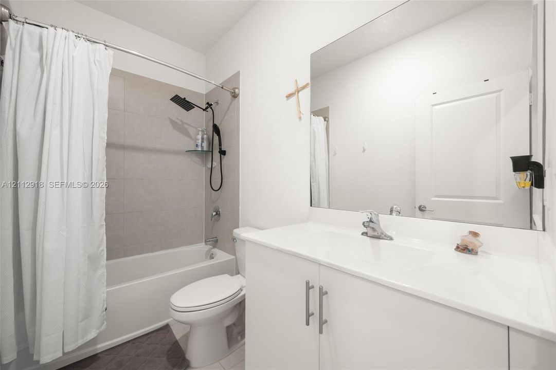 En Venta: $410,000 (3 camas, 2 baños, 1331 Pies cuadrados)