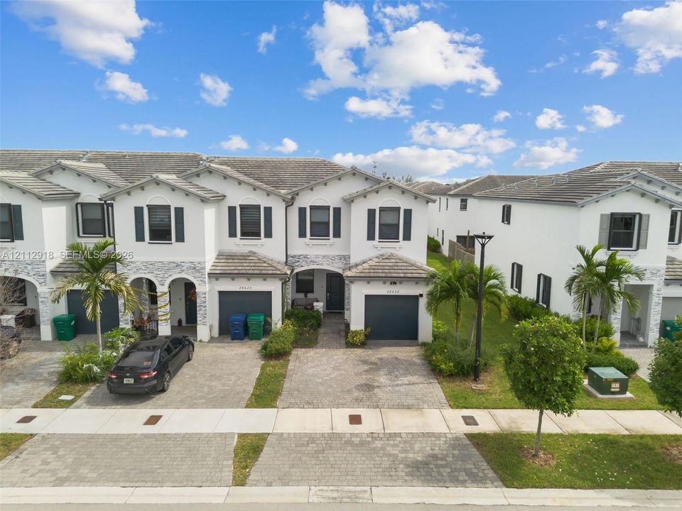 En Venta: $410,000 (3 camas, 2 baños, 1331 Pies cuadrados)