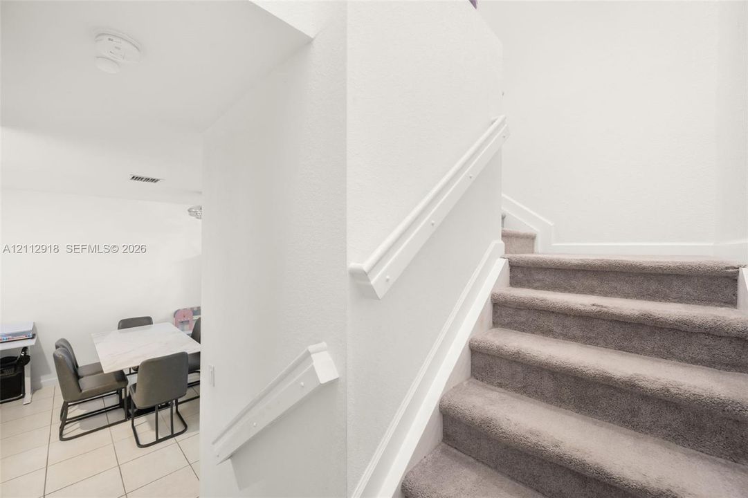 En Venta: $410,000 (3 camas, 2 baños, 1331 Pies cuadrados)