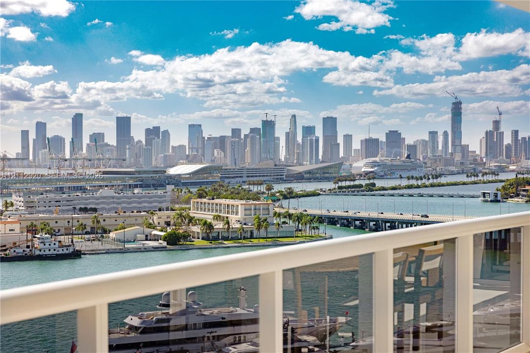 For Sale: $2,600,000 (2 beds, 2 baths, 1425 Square Feet)