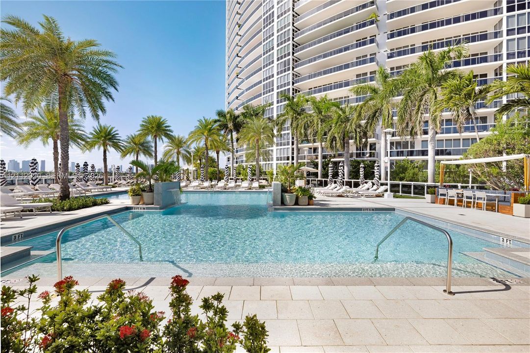 For Sale: $2,600,000 (2 beds, 2 baths, 1425 Square Feet)