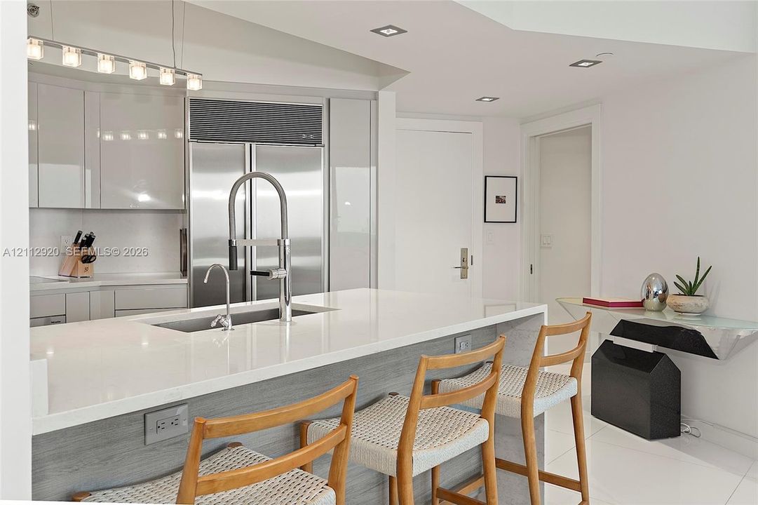 For Sale: $2,600,000 (2 beds, 2 baths, 1425 Square Feet)