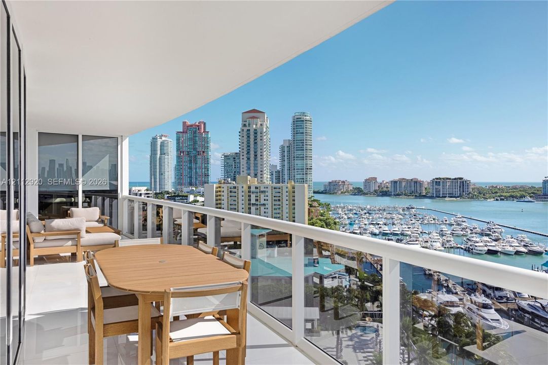 For Sale: $2,600,000 (2 beds, 2 baths, 1425 Square Feet)