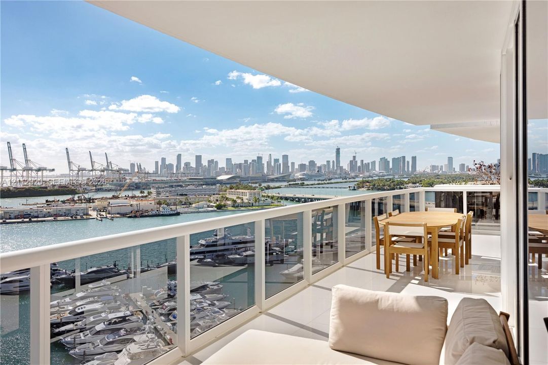 For Sale: $2,600,000 (2 beds, 2 baths, 1425 Square Feet)