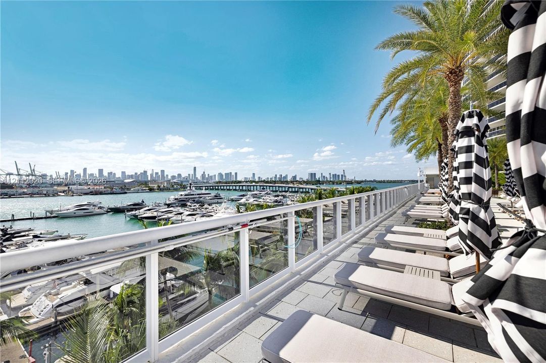 For Sale: $2,600,000 (2 beds, 2 baths, 1425 Square Feet)