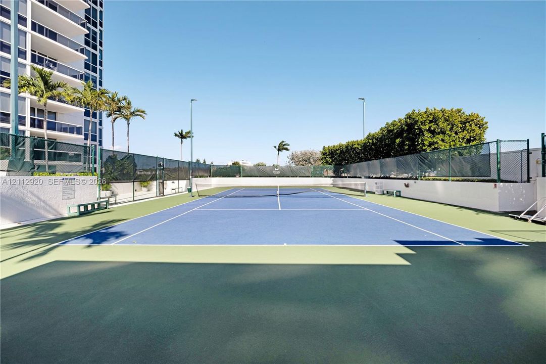 For Sale: $2,600,000 (2 beds, 2 baths, 1425 Square Feet)