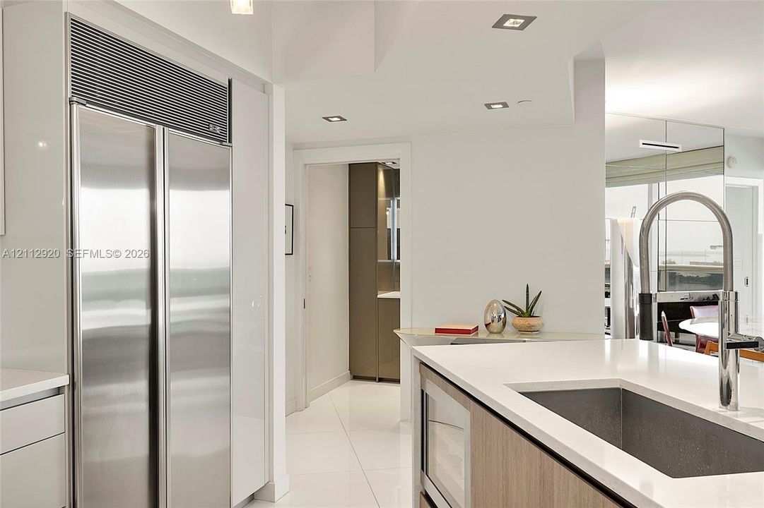 For Sale: $2,600,000 (2 beds, 2 baths, 1425 Square Feet)