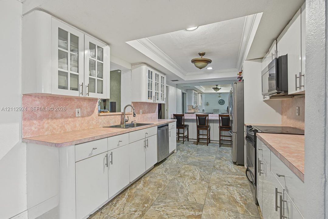 En Venta: $595,000 (4 camas, 3 baños, 2505 Pies cuadrados)