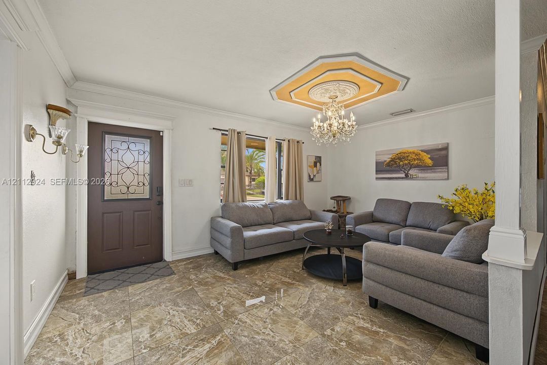 En Venta: $595,000 (4 camas, 3 baños, 2505 Pies cuadrados)