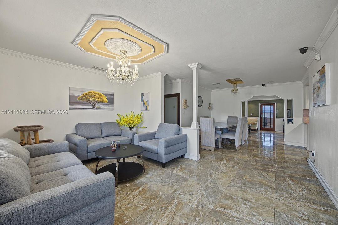 En Venta: $595,000 (4 camas, 3 baños, 2505 Pies cuadrados)