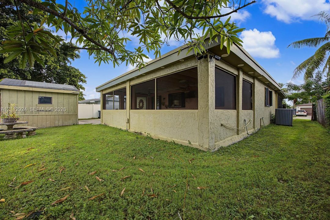 En Venta: $595,000 (4 camas, 3 baños, 2505 Pies cuadrados)