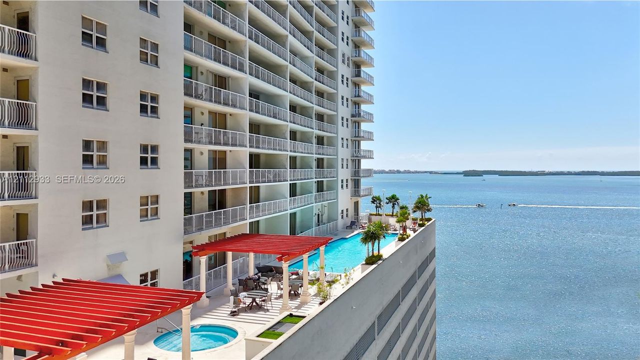 For Sale: $479,000 (1 beds, 1 baths, 825 Square Feet)